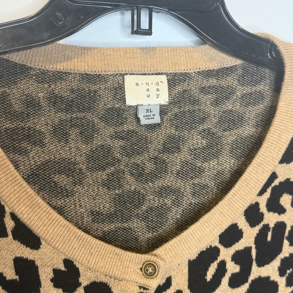 A New Day Animal Leopard Print Buttons Tan Black Crewneck Sweater Cardigan XL - Picture 2 of 8